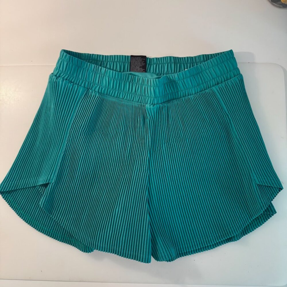 All in Motion Green Micro-Pleated Running Shorts 2.5 - Size XS